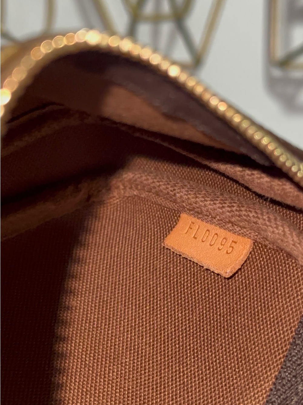 Louis Vuitton Mini Pochette Accessoires Monogram Canvas | FL0095 | Pre-Loved - Picture 5 of 16